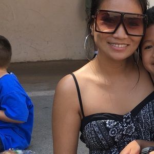 Over sized cute glasses.